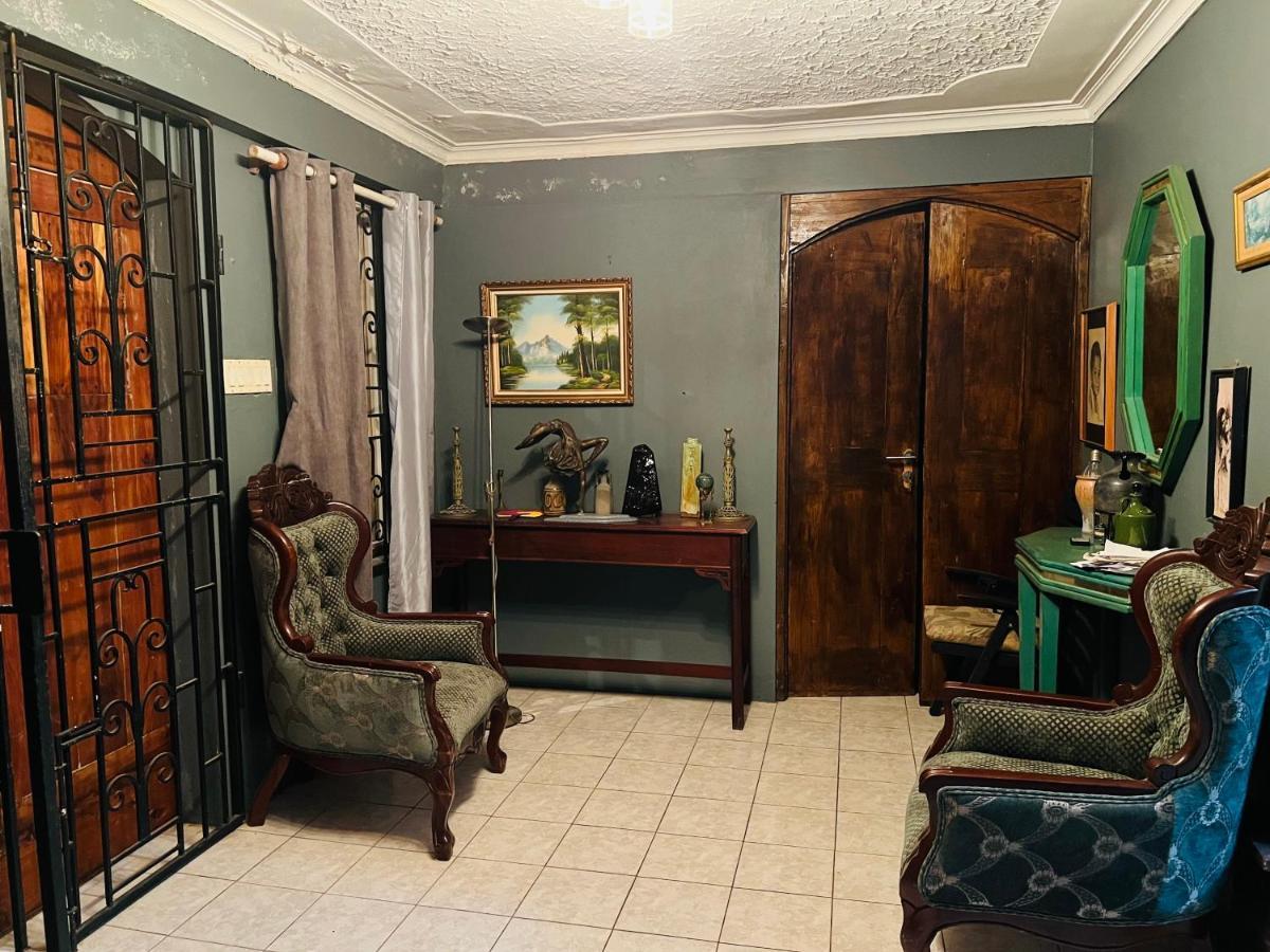 In The Heart Of Kingston Villa Exterior photo