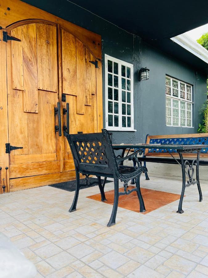 In The Heart Of Kingston Villa Exterior photo